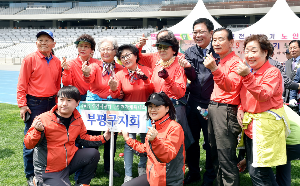 서구 아시아드주경기장에서 열린 2019 인천시장기 노인건강체육대회